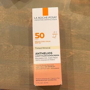 LA ROCHE-POSAY Anthelios Mineral Tinted Ultra Light Face Sunscreen Fluid SPF 50
